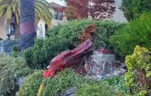 Die am 12. Oktober 2020 gestürzte Statue von St. Junipero Serra auf Kirchengrund in San Rafael (USA). / Mit freundlicher Genehmigung