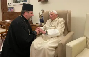 Großerzbischof Swjatoslaw Schewtschuk mit Papst emeritus Benedikt XVI. am 9. November 2022 / UGKK