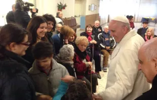 Besuch vom Papst in einem Altersheim am 15. Januar 2016 / Jubilee.va via Twitter