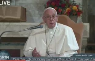 Papst Franziskus in der Christuskirche der evangelisch-lutherischen Gemeinde in Rom.  / EWTN Deutschland