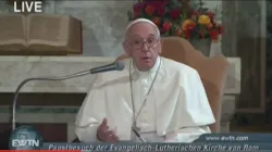 Papst Franziskus in der Christuskirche der evangelisch-lutherischen Gemeinde in Rom.  / EWTN Deutschland