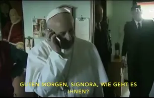 "Guten Morgen, Signora, wie geht es Ihnen?" / CNA/TV 2000 (Screenshot)