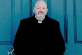 Schottischer Priester zieht vor Gericht wegen Gottesdienstverbot