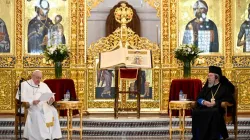 Papst Franziskus spricht zu orthodoxen Bischöfen in der orthodoxen Kathedrale in Nikosia, Zypern, 3. Dezember 2021.  /  Vatican Media