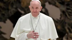 Papst Franziskus in der Audienzhalle des Vatikans am 12. Januar 2022 / Vatican Media