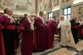 Papst Franziskus fordert die römische Rota auf, mit "synodalem Geist" zu arbeiten
