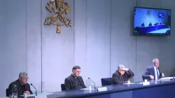 Die Pressekonferenz zur Vorstellung der neuen Verfassung der Kurie im Vatikan. / Screenshot / YouTube