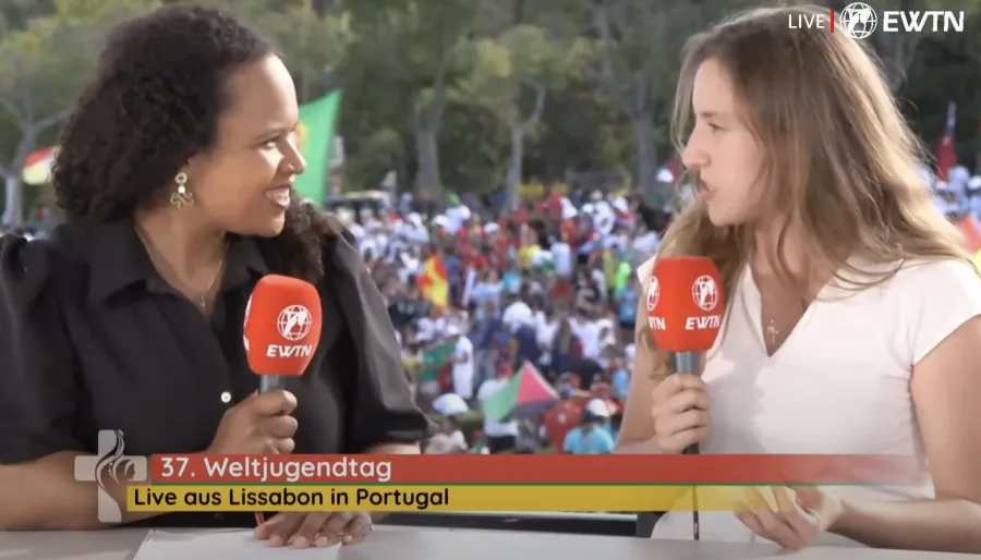 EWTN-Redakteurin Anna Diouf (li.) und Franziskus Harter live vom Weltjugendtag in Lissabon.