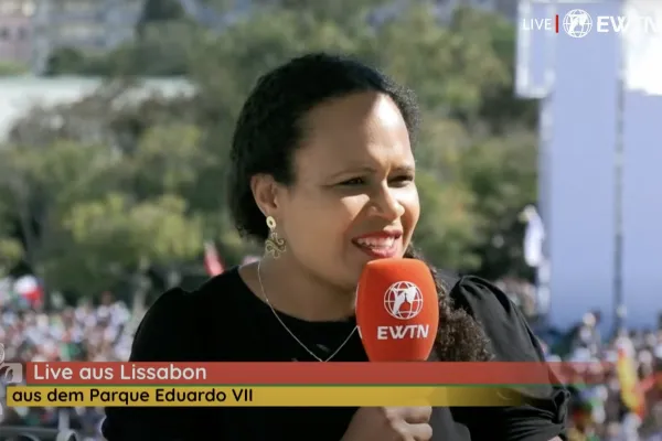 Anna Diouf moderierte live beim Weltjugendtag in Lissabon / EWTN.TV