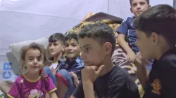 Irakische Christen in einem Flüchtlingslager / www.opendoors.de via YouTube