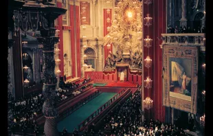 Heilige Messe während des Zweiten Vatikanischen Konzils im Petersdom  / Lothar Wolleh / Wikimedia (CC BY-SA 3.0) 