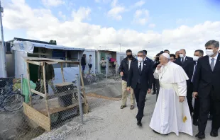 Papst Franziskus besucht das Flüchtlingslager Mavrovouni auf der griechischen Insel Lesbos am 5. Dezember 2021 / Vatican Media