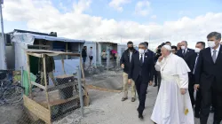 Papst Franziskus besucht das Flüchtlingslager Mavrovouni auf der griechischen Insel Lesbos am 5. Dezember 2021 / Vatican Media