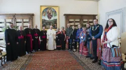 Vertreter der kanadischen Métis treffen Papst Franziskus im Vatikan, 28. März 2022. / Vatican Media