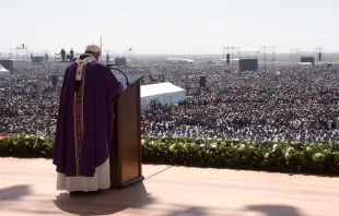 Papst Franziskus spricht zu etwa 400.000 Gläubigen am 14. Februar 2016 in Ecatepec, Mexiko / L'Osservatore Romano