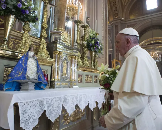 Im Gebet: Papst Franziskus besucht die Kathedrale von Morelia am 16. Februar 2015