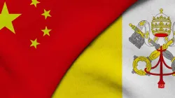Flaggen der Volksrepublik China und der Vatikanstadt / shutterstock