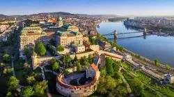 Die ungarische Hauptstadt Budapest bei Sonnenaufgang 
 / ZGPhotography via Shutterstock.

