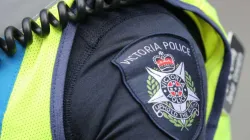 Schulterklappe der Polizei im australischen Bundesstaat Victoria. / Leonard Zhukovsky/Shutterstock