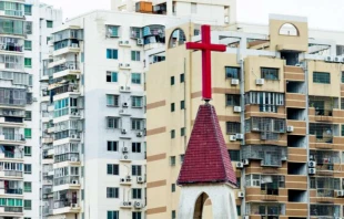 Kreuz auf einer chinesischen Kirche / hxdbzxy/Shutterstock