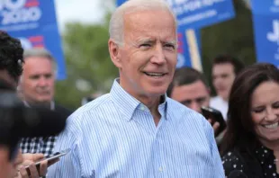 Joe Biden am 25. Mai 2020 in Iowa / Pix_Arena/Shutterstock