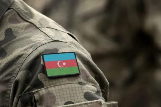 Uniform eines aserbaidschanischen Soldaten / Bumble Dee/Shutterstock