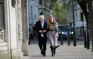 Boris Johnson and Carrie Symonds in London am 6. Mai 2021 / Foto: Ilyas Tayfun Salci / Shutterstock