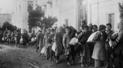 Armenische Waisenkinder vor der Deportation im Jahr 1920 / Everrett Historical/Shutterstock