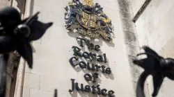 "The Royal Courts of Justice" an der Fleet Street in London / Shutterstock