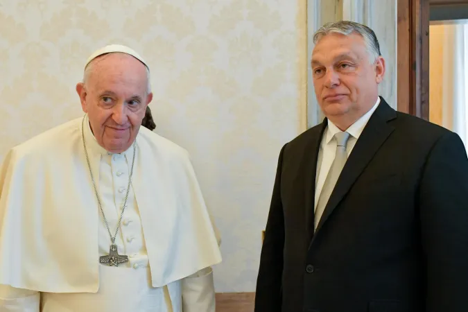 Papst Franziskus mit Viktor Orban, dem Präsidenten von Ungarn.