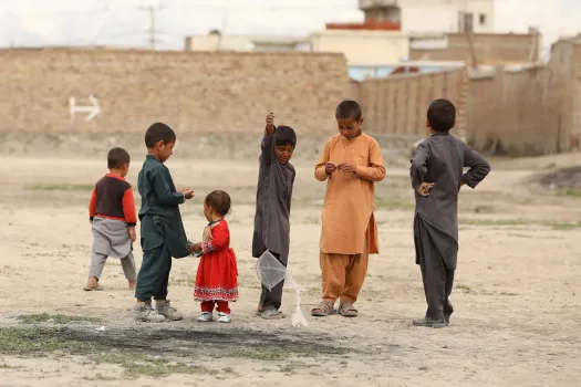 Kinder in Kabul im Jahr 2020 / Sohaib Ghyasi / Unsplash (CC0) 