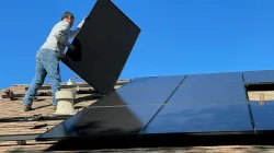 Installation von Solarzellen / Bill Mead / Unsplash
