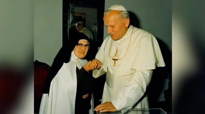 Schwester Lucía dos Santos mit dem heiligen Papst Johannes Paul II. 