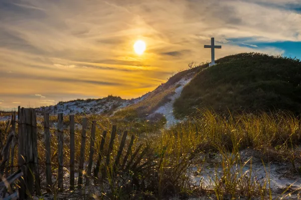 Kreuz in Pensacola Beach (USA) / Soul devOcean / Unsplash (CC0) 