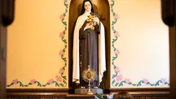 Die heilige Therese von Lisieux, in der Basilika der heiligen Herzen Jesu und Mariens in Southampton, NY / Nick Castelli / unsplash (CC0)