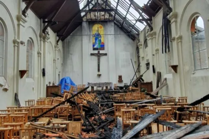 Die von einem Brand zerstörte Kirche St. Paul in Corbeil-Essones am 4. Juli 2020.