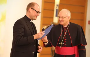 Regens Daniel Stark mit Bischof Rudolf Voderholzer / Marvin Schwedler, Priesterseminar St. Wolfgang (via Bistum Regensburg)