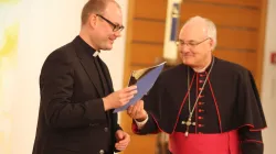Regens Daniel Stark mit Bischof Rudolf Voderholzer / Marvin Schwedler, Priesterseminar St. Wolfgang (via Bistum Regensburg)