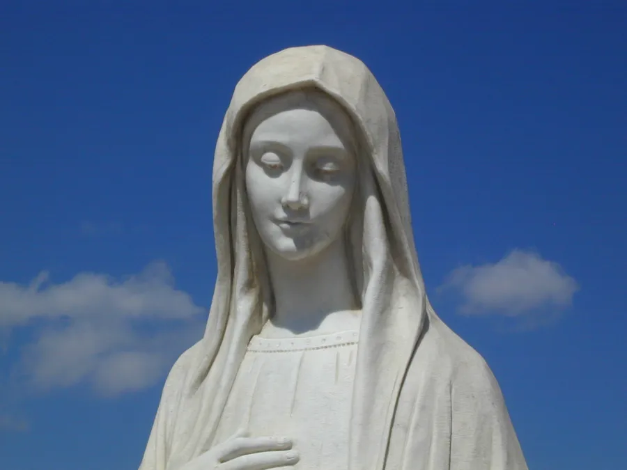 Maria, die Mutter Gottes: Statue der "Gospa" in Medjugorje