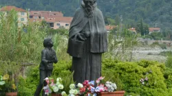 Statue von Francesco Maria da Camporosso im italienischen Dolceacqua / Willsinc / Wikimedia 