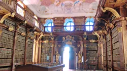 Seit bald 1.000 Jahren ein Ort der "Heiligen Wissenschaft": Die berühmte Klosterbibliothek des Stiftes Melk in Niederösterreich.  / Walter Hochauer via Wikimedia (CC BY-SA 2.0)