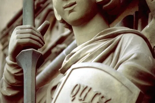 Der Erzengel Michael am Kölner Dom / CC Andreas Tille via Wikimedia