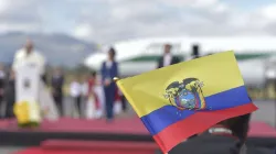 Flagge Ecuadors bei der Ankunft von Papst Franziskus im Juli 2015 / Vatican Media / CNA Deutsch