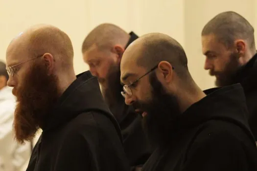 Die Mönche von Nursia singen aus "Benedicta: Marian Chant for Norcia", der 2015  erschienen Aufnahme. / Christopher McLallen, mit freundlicher Genehmigung von de Montfort Music