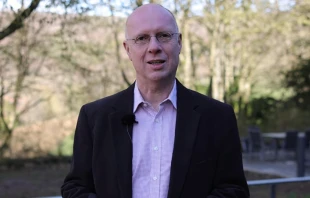 P. Thomas Hollweck SJ / screenshot / YouTube / Jesuiten