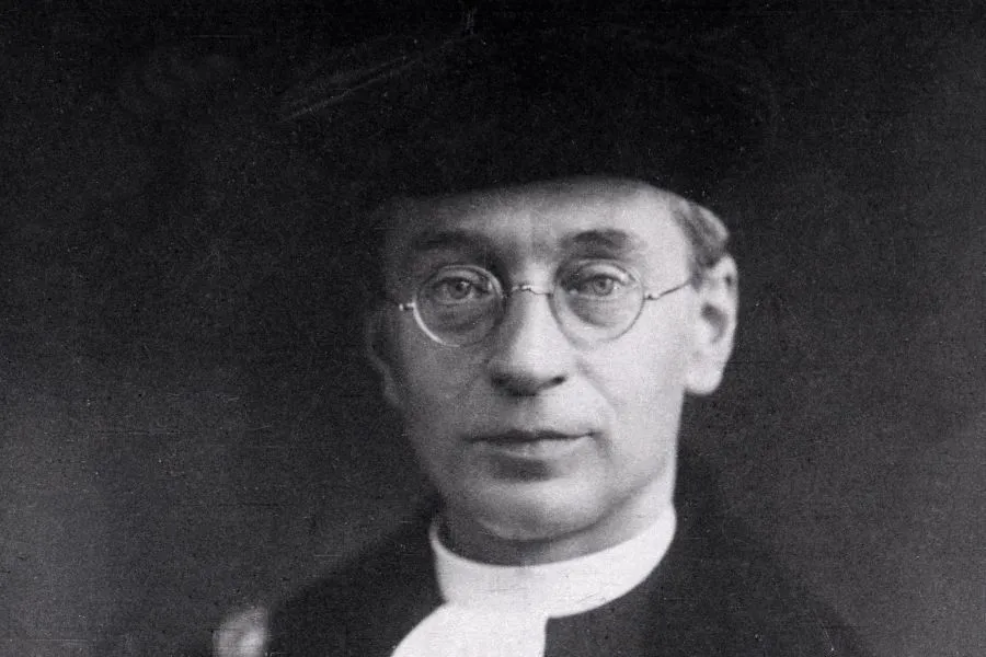 Titus Brandsma als Rector magnificus der Katholischen Universität Nijmegen im Jahr 1932. 