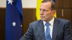 Tony Abbott / Shutterstock / Drop of Light