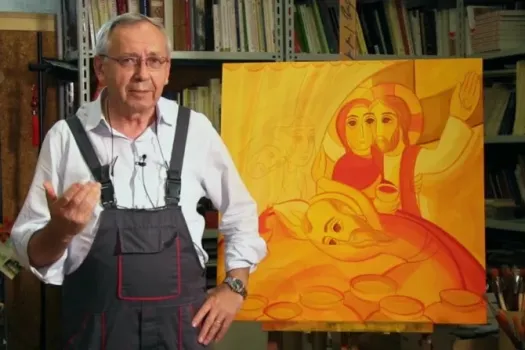 Pater Marko Ivan Rupnik SJ mit dem offiziellen Gemälde zum 10. Weltfamilientreffen in Rom. / YouTube / Screenshot