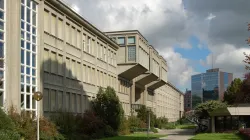 Hauptgebäude der Universität Freiburg (Schweiz) / Norbert Aepli / Wikimedia (CC BY-SA 2.5) 