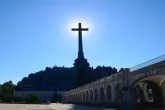 Marsch zur Verteidigung des größten Kreuzes der Welt im Valle de los Caídos